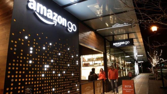 Amazon Go adyla ABD'nin Seattle kentinde hizmete giren sistemde, mteriler ihtiya duyduklar rnleri alarak herhangi bir ilem yapmadan kabiliyor.