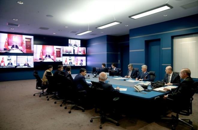 Cumhurbakanl Klliyesi'nde buras nemli bir merkezdir, hayatidir, stratejiktir ve bu stratejik nemi bizim ykmz byk lde almaktadr. Her geen gn bu ok daha gelitirilmektedir. Dolaysyla buradan alnan bilgiler, bize gelmektedir. Bizim de bunlar deerlendirme noktasnda ok ciddi bir g kazanma ansmz var. Buradan da hangi birimlere pas edilmesi gereken bir bilgi varsa, bu merkez onu oraya pas eder."