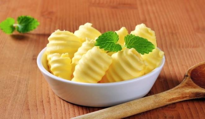 Eer tereyan 2-3 yl saklamak ve tazeliini korumak istiyorsanz yapmanz gereken ok basit. Tereyan cam kaplarn iine koyun ve 15-20 dakika kadar frnda stn. Eriyen tereyan frndan karn. inde bulundupu kabn azn skca kapatn ve buzdolabna kaldrn.