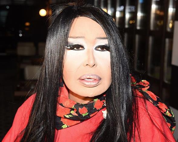 19 Ocak gecesi konser sonras hastaneye giden Blent Ersoy'un, ses kskl ile balayan ikyetinin zatrre balangc olduu belirlendi. Deerli sanatmz 5 gndr taburcu olamad. Kendisine acil ifalar diler, ellerinden perim.&#8221; ifadelerini kulland.