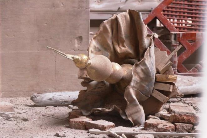 Dn akam namaz esnasnda terr rgt PYD/PKK tarafndan atlan roketin tarihi alk Camii'ne isabet etmesi sonucu 2 kii ld, 6 kii yaraland.