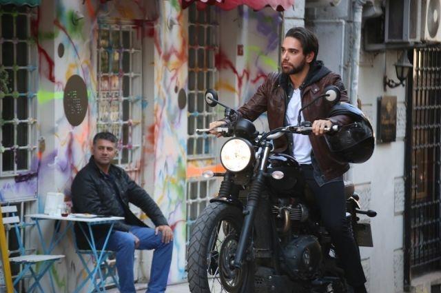 Kadir Doulu, Melisa Szen, Mustafa Uurlu, smail Demirci, Sezin Akbaoullar, Mjde Uzman, Mehrnoush Esmaeilpour