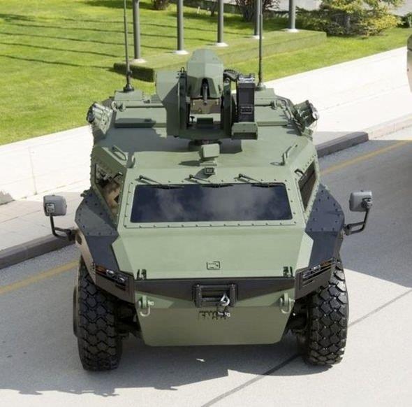 Pars, maynlara ve el yapm patlayclara kar korumal olan aracn gvdesi, balistik malzemeden retildi. CH-47 Chinook ar yk helikopteri dahil her trl askeri kargo ua ile tanabiliyor.