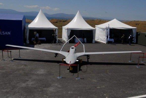 Bayraktar TB2<br>    Bayraktar, 2014 ylnn Haziran ve Austos aylarnda yaplan deneme uularnda 27 bin feet irtifa ve 24 saat 34 dakika havada kalma sresiyle kendi snfnda dnya rekorunun sahibi konumunda.