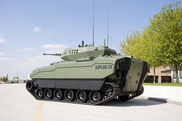 KAPLAN; muharebe arlna bal olarak 22-25 Bg/ton g arlk orannda, otomatik anzmanl, ana muharebe tanklar ile ortak hareket yeteneine sahip yeni nesil zrhl muharebe arac. Ara farkl alt sistemlerin entegre edilmesi suretiyle her trl grevi yerine getirmeye olanak salayan platform tasarmna sahip.