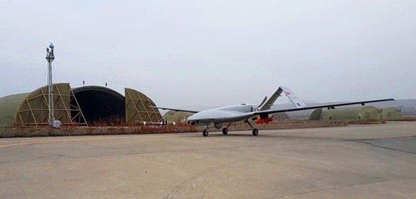 BAYRAKTAR HA'NIN ZELLKLER    Modler Gvde, Kanat ve Kuyruk Yaps Esnek Yakt Tanklar Sabit Arka ni Takm Katlanr n ni Takm