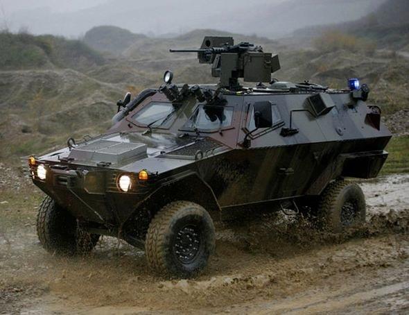 OTOKAR COBRA    Otokar Cobra, Otokar firmas tarafndan 1997 ylnda retimine balanan bir zrhl personel tayc arac. Azami 110 km hza kabilen arata bir adet 1  7.62 mm veya 12.7 mm makineli tfek bulunuyor.