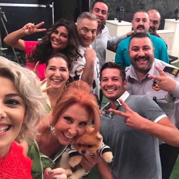 Nergis Kumbasar (Trk Mal)  <br>  Star TV ekranlarnda yaynlanan ve barollerini Mehmet Ali Erbil, Nergis Kumbasar ve afak Sezer'in paylat Trk Mal'nn ikinci sezon ekimleri balad. Yeni sezondan ilk kareyi Kumbasar Instagram hesabnda paylat.