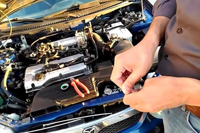 Ara hareket halindeyken vitesin hibir ekilde boa alnmamas gerektiine iaret eden Genim, "Bu durumda fren pedal daha ok kullanlyor ayrca vitesi boa almak disklerin alev almas ve arata yangn kmas gibi tehlikeli sonular dourabilir." dedi.    Genim, akaryakt tasarrufunun karbon atklarnn azaltlmasyla evreye verilen zararn ksmen nleneceini ifade etti.