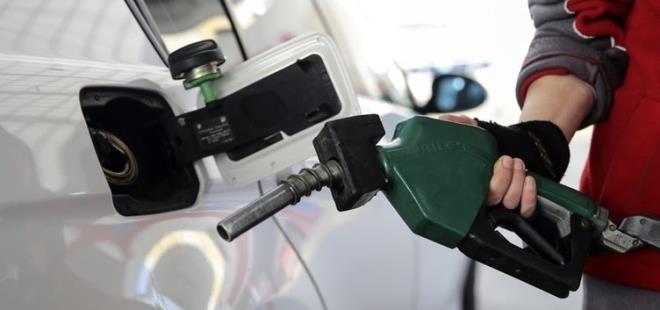 Lastik havalarn 15 gnde bir gvenilir bir lastik havas saatiyle kontrol etmek lazm. Aralara ar ykleme yaplmas da aracn arln artrd iin daha ok gaza basma ihtiyac oluturuyor. Bu nedenle ar ykleme yaplmamas gerekiyor. Ayrca gvenli sr iin yolu iyi grmek, hem yakt giderlerini hem de gvenlii olumlu ynde etkiler.