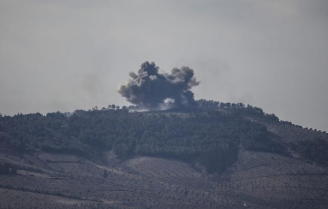 MNB'TE U AN NELER OLUYOR?  Mnbi Haziran 2016'dan itibaren PYD terr rgtnn igalinde. Blge halk bunu kabullenmese de terr rgt Mnbi'te terr yasalaryla halka iddet uyguluyor. galin ilk srecinde blgede PKK'ya kar kan sivillere katliam ve srgn politikas uyguland. Bu durum hala devam ediyor.