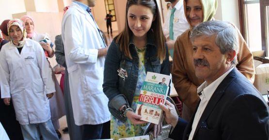 Ahmet Maranki, yksek hemire Elmas Maranki ile evlidir ve 3 kz ocuu vardr.