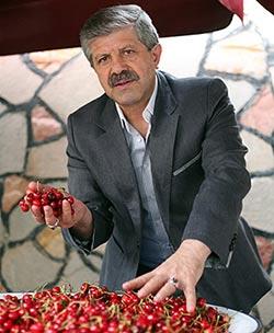 1991 ylnn sonunda (SSCB) Sovyet Sosyalist Cumhuriyetler Birliinin dalmasndan sonra 1993 ylnda Azerbaycan devletinin talebi zerine, T.C. adna grev yapt ilgili birimin bauzman olarak aratrmalar yapmak ve niversitelerde ders vermek zere Azerbaycan'a gitti. Yaklak 10 yl Azerbaycan'da yaad.