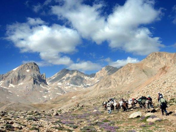 <p>KAYSER</p>  <p>  Romallar Mazaka adl ehri alnca buraya Kaysarea adn verdiler. Yani mparator ehri anlamna gelir. Daha sonra Kayseri olarak halk arasnda yayld</p>  <p>  KIRIKKALE</p>  <p>  Krkky ile kentin merkezinde bulunan Kaletepe'nin ksaltlarak birletirilmesinden ortaya kt sylenir. Bu ismin halk tarafndan yaktrld kanaati yaygn olmakla beraber blgenin ismi Osmanl ariv belgelerinde "Krkkal" eklinde gemektedir.Aknclarn hcum ettiini duyan bizans kale komutan, btn barut dolu flar malubiyete dtklerinde havaya uurulmasn emreder, nitekim dnd gibi de olur ve flarla birlikte her ey yerle bir olur. ehrin ismi ehitlerin kahramanlklarn ve kimliklerini ifade etmektedir.</p>