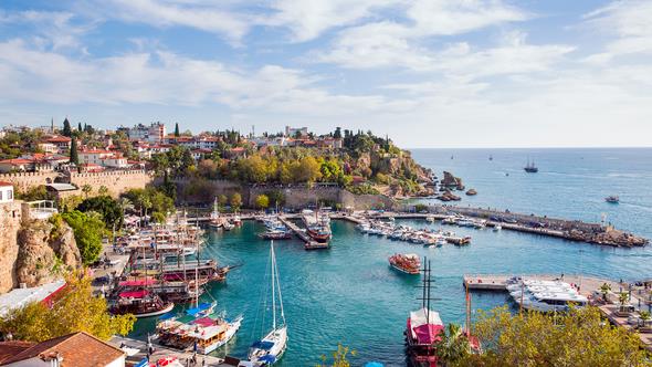 <p>ANTALYA</p>  <p>  M ll.ci yzylda Bergama kral Attalos ll tarafndan kuruldu. ehir nceleri ismini kurucusundan ald ve Attaleia adyla anld. Daha sonra bu isim Adalia, Antalia ve en son Antalya ekline dnt.</p>  <p>  ARTVN</p>  <p>  skitler tarafndan kuruldu. Artvin sz iskitedir.</p>