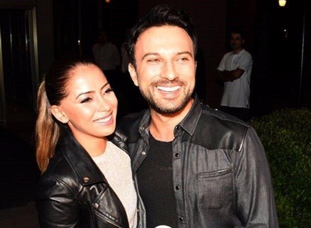 &#8216;Beni ok Sev&#8217; isimli arksna ei Pnar Tevetolu ile klip eken Tarkan, stanbul Gmsuyu&#8217;nda bulunan Alman Bakonsolosluu&#8217;nda 2.5 saat kald.    Habertrk'n haberine gre 45 yandaki sanat kalan ilemleri tamamlamak iin bugn Almanya&#8217;ya uacak.