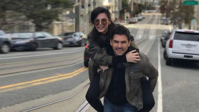 TOLGAHAN SAYIMAN-ALMEDA ABAZ    Daha nce Zekeriyaky'de yaayan Tolgahan Sayman ile iki yl birliktelik sonras evlendii Almeda Abazi yeni evlerine tand. ift, Zincirlikuyu'daki lks bir rezidansta yaayacak.