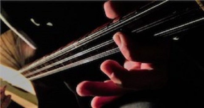 Yllar geiyor ve tm efsaneler birer birer bizleri arkalarnda brakarak hayata veda ediyorlar. Kimisi bir sre aktif olarak yer aldktan sonra kesinde ekildi sessiz sedasz vefat etti, kimisi ise sanat yaamlarna devam ederken hayatn kaybetti ve lmleri byk olay yaratt... Trkiye bir usta ismini daha sessiz seda uurlad. Bakn o isim kim.