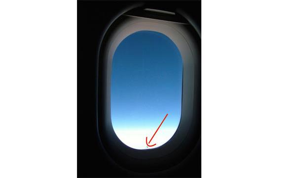 Bu delik hem camlarda buhar oluumunu nler hem de uak i ve d basncn dengeler