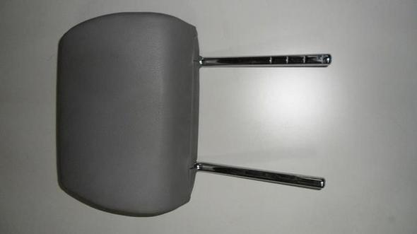 Kafal (koltuk bal) yerinden karn ve metal ubuklaryla cam krn.