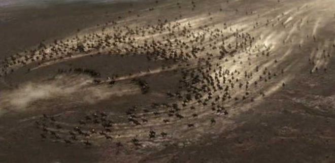 HLAL TAKT NEDR?  <p>    Trk ordu geleneinde yzyllardr uygulanan bir askeri taktik olan Hilal taktii, Osmanl Devleti ve ondan nceki Trk devletleri tarafndan da sklkla kullanlyordu.