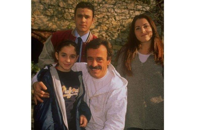 'Sper Baba' dizisinin ocuk oyuncusu Payende izmeci Kl'n son hali yllarn ne kadar hzla ilerlediini gsterir gibi... Payende izmeci Kl uanda evli ve antaclk yapyor.