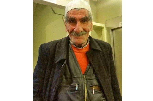 Getiimiz gnlerde Gnaydn muhabiri tarafndan stanbul Beikta'ta seyyar satclk yaparken grntlenen Abdlhamit Danr, "Uzun yllardr teklif gelmiyor. Ben de ekmeimin peine dtm" dedi.