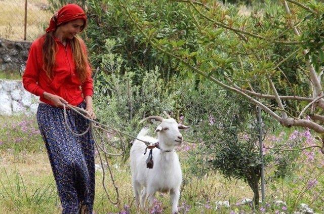 "Amerika, Hollanda, Almanya, talya, Fransa'da ve dnyann birok yerinden mankenlik yaptktan sonra artk Bodrum'a yerlemeye karar verdim.