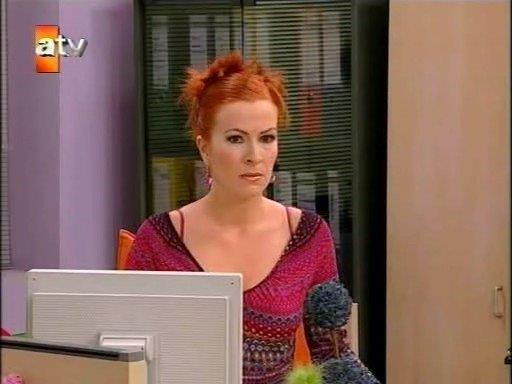 Bir dnemin en ok izlenen dizilerinden Avrupa Yakas'nn Yaprak' Hale Canerolu, arad ak ikinci evliliinden bulduktan sonra eskisinden farkl bir hayata doru yelken at.