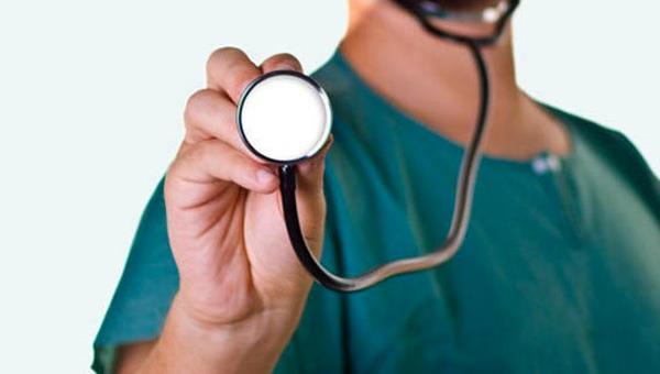 Rapor talep edilen doktor tarafndan retmene cevap yazld. lgin cevap sosyal medyada ksa srede yayld.