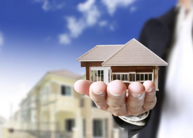 Konut hesabna 20 bin TL katk    <p>Torba yasada mevcut konut hesab sistemine ilerlik kazandrlmas amacyla devlet katks tutar 15 bin liradan 20 bin liraya, yzde 20 olan azami devlet katks oran yzde 25&#8217;e karlyor. Ayrca konutlarn tapu harcnda indirim yaplmas, daha dk kredi faizi imkan salayacak szlemelere ilikin esaslarn dzenlenmesi iin Bakanlar  Kurulu&#8217;na yetki alnyor.