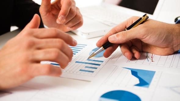 6. Strateji Mdr  -  Ksa grev tanm: irket hedeflerine genel bir yn vermenin yan sra, genel irket hedeflerine ulamak iin tasarlanm politikalar ve planlar gelitirmek ve daha sonra bu planlar uygulamak iin kaynak tahsis etmekle ykmldr.    Ortalama yllk maa: 130,000 USD    Ak pozisyon says: 701