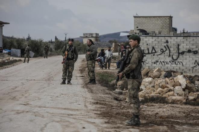 AFRN'DEK GEREKLER?  Trk askeri brakn Afrin'de hibir yerdeki hibir operasyonunda sivillere zarar vermedi. 1,5 yldr Suriye'de Frat Kalkan ile balatlan srete operasyon yapyoruz, ok kr sivillerin burnu bile kanamad. stelik Afrin'deki siviller, Trk askerinin gelip  kendilerini PKK zulmnden kurtarmasn bekliyor. Suriye'de bugne kadar Trk askeri hangi kasabaya hangi ehre girdiyse hepsinde tekbirlerle, sevin gsterileriyle karland.