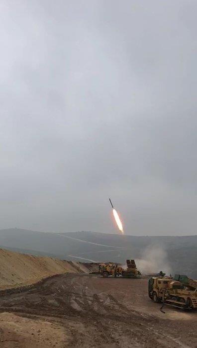 PKK-FET BRL?  Zeytin Dal harekatndan nce de FET ile PKK arasnda operasyona kar terr propagandalarnda ortak dil kullanlm hatta PYD eleba firari FET'clerin yayn organna rportaj verip, "Trkiye Afrin'e girerse, Trkiye iin bunun sonu felaket olur" diye tehdit savurmaya kalkmt.