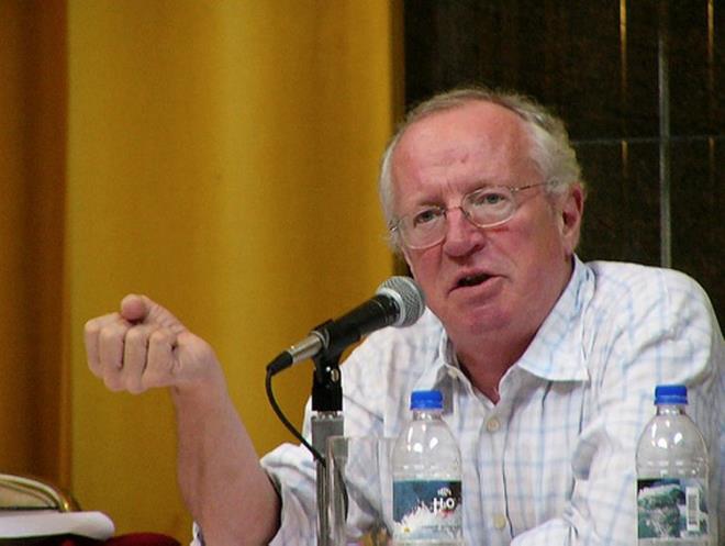BATI MEDYASININ AFRN'DEK ROL NE?    ngiliz Independent gazetesinin daha nce Trkiye hakkndaki yalan haberleriyle nl muhabiri Robert Fisk, operasyonda Afrin'e giden ilk Batl gazeteci oldu. Fisk daha ilk haberinde, sivillerin ld ve yaraland eklinde yalanlar yazd.