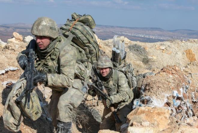 PKK-FET BU ALGI OPERASYONUNDA NEY AMALIYOR?  PKK ile FET terr rgtnn Afrin operasyonunda ortak hareket etmesi, alg almalarnda siviller ldrlyor diye terr propagandas yapmasnn iki amac var. Biri Trkiye ierisinde Krtleri sokaa dkp, kaos karmak. Dieri ise bat lkelerinin operasyona mdahale etmesini salamak.