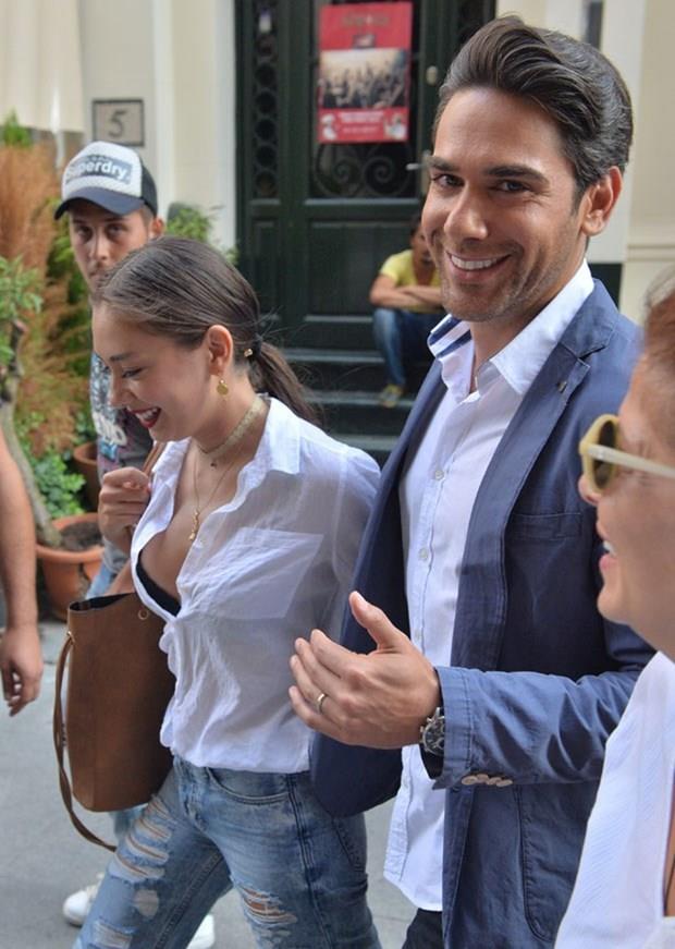 Kadir Doulu'nun ayak taknts olduu biliniyor. Doulu evlenmeden nce "Ayak takntm var. O kii sevgilim olacaksa, mutlaka ncesinde ayaklarn grmem lazm&#8217;&#8217; diyordu.