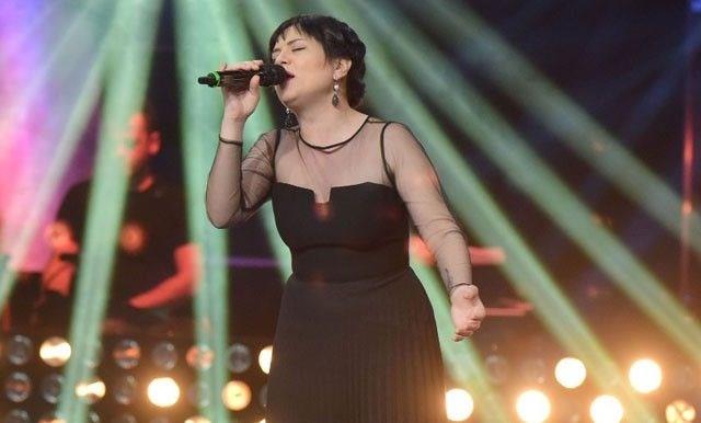 AMPYON BELL OLDU    O Ses Trkiye'de final yarmasnn ardndan birinci de belli oldu. O Ses Trkiye'nin bu yl ki ampiyonu Ltfiye zipek oldu. Gkhan zouz'un takmndan olan zipek ayn zamanda O Ses Trkiye'nin ampiyon olan ilk kadn yarmacs oldu.