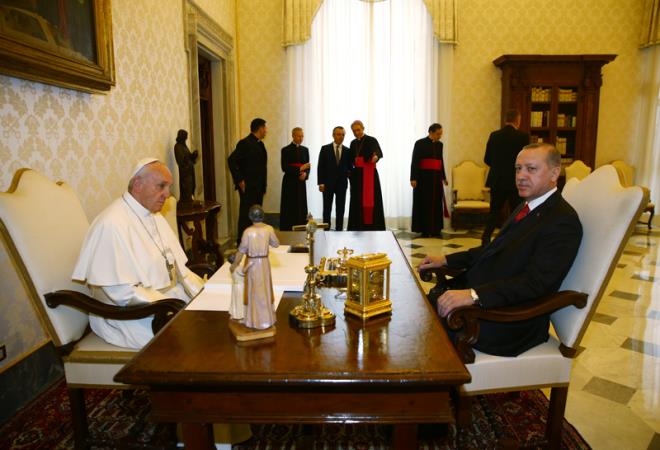 Papa Francesco, Mart 2013'te greve balamasnn ardndan 6. yurtd ziyaretini Kasm 2014'te Trkiye'ye yapmt. Fener Rum Patrikhanesi'nde 30 Kasm'da dzenlenen Aziz Andreas yortusuna katlmak amacyla Trkiye'ye gelen Papa, Betepe'deki Cumhurbakanl Saray'nn ilk yabanc konuu olmutu.