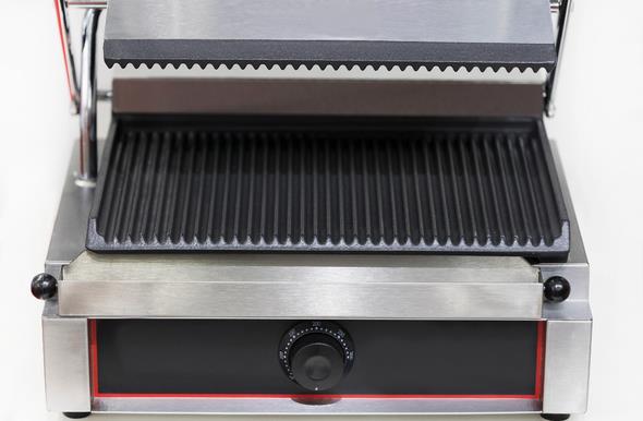 Izgara tavuk yemek istiyor ancak atele uramak istemiyorsanz, tost makinesi de ayn ii grecektir. zellikle kemiksiz gs eti tost makinesinde ok gzel olur.