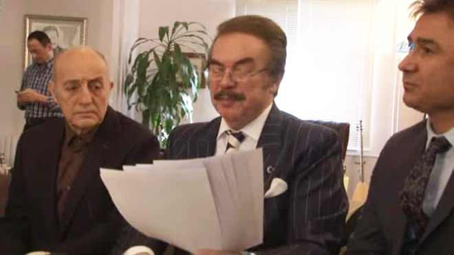 MESAM ynetiminde yaananlara deinen Orhan Gencebay, "MESAM'da yaanan sorun, asla mezhep veya etnik kken sorunu deildir. Ancak her genel kurul ncesi olduu gibi birileri btn kutsal deerlerimizi seime malzeme yapp buna yaslanarak seilmek gayretinde olduklarnn dncesini tamaktayz. Bu ahslar, sanatn ve sanatnn sorunlarn nemsemeyip kendi ahsi menfaatleri dorultusunda bencilce hareket etmekte ve srf seim kazanmak iin her trl argmana bavurmakta ve kutsal olan deerlerimizi dahi kullanmaktan ekinmemektedirler" diye konutu.