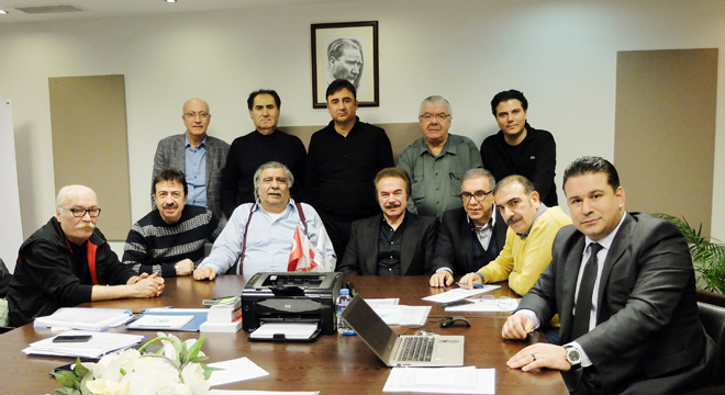 Orhan Gencebay, MESAM'n u anki ynetim ekliyle, bilgi yetersizliiyle sorunlarn stne gidememesiyle eser sahiplerine hibir yararl alma yapamayacak durama geldiini ifade etti. Ynetim kurulu toplantlarnda yaanan olumsuzluklara deinen Gencebay, unlar syledi: "Bir sanat topluluunu brakn en sradan bir iletmede dahi kabul edilecek eyler deildir. Ynetim kurulu yelerimizden bazlar, kendilerini MESAM'n sahibi olarak grm olacaklar ki fikirlerini beenmedikleri baz ynetim kurulu yelerine szl ve fiziki saldrlarda bulunma cretini gsterebilmektedirler.