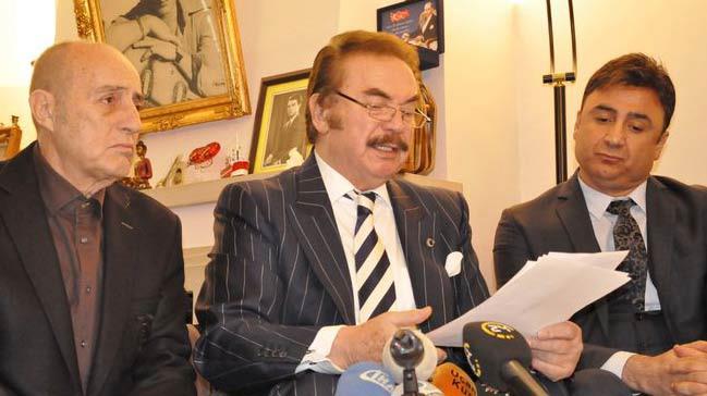 Orhan Gencebay, Fuat Gner, Suat Suna, Ahmet Seluk lkan ve Recep Ergl, dzenledikleri basn toplants ile MESAM ynetim kurulu yeliinden istifa ettiklerini akladlar. Gencebay'n Etiler'deki alma ofisinde bir araya gelen 5 sanat adna aklamay Orhan Gencebay yapt.