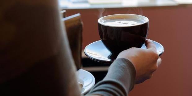 Psikolojik etki  <br>  ayn gerginlii yorgunluu azalttna dair pek ok bilimsel aratrma var. Dzenli ay ienlerin, daha sakin psikolojik tepkiler verdii de sylenenler arasnda. Ayrca gnde  fincan ay ienlerin depresyon riskini te bir orannda azaltt da biliniyor.