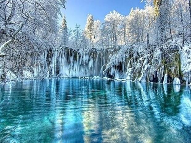 9 ubat &#8211; 18 ubat: Srad ilikiler yaamaya hevesli, zgrlne dkn, yeniliki, yeni yerler kefetmeye merakl, moday takip eden, rutinlikten holanmayan, arkada evresi geni, ekicilii ile kar cins tarafndan beenilen, her giydiini yaktrmasn bilen kiilerdir. <p>  19 ubat &#8211; 29 ubat:Hayal gc olduka yksek, sevdiklerine kar duyarl, atmalardan rahatszlk duyan, duyarl, Acma ve efkat duygusu yksek, pozitif dnmeye alan, karmaa iinde ynelimini kaybetmeden ilerleyebilen, ak ilikilerinde verici ve cmert, olduka romantik, hassas kiilerdir.