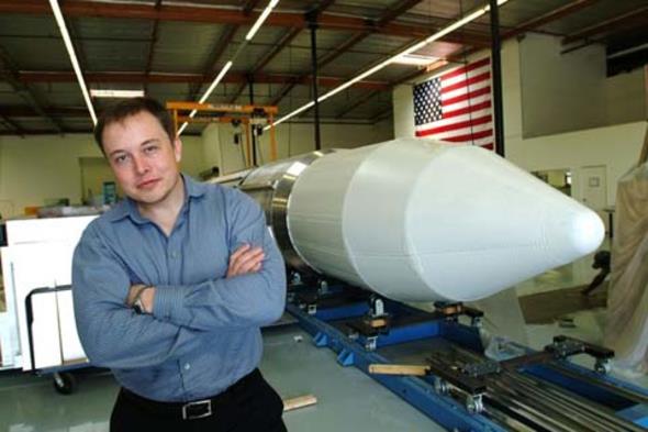 Musk bir sonraki Falcon Heavy'nin  ila alt ay sonra frlatlabileceini syledi.