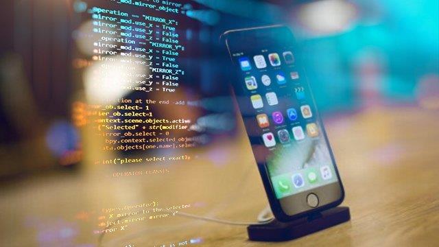 Bir siber gvenlik aratrmacs olan Will Strafach, TechCrunch'a verdii rportajda, "Pek ok kii alnan kodlarn Apple'n bana i aacan dnyor fakat Apple pek ok farkl noktada gvenlik uygulamas kullanyor. Bu yzden iBoot kodlar risk ifade etmiyor." dedi. (Habertrk)