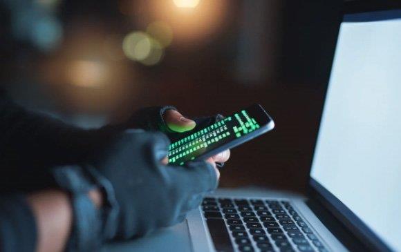Getiimiz gnlerde GitHub sitesindeki bir kullanc, iPhone'un kaynak kodlarn yaynlad. Kodlarn iOS'un iBoot ad verilen n ykleme blmne ait olduu iddia edilirken, Apple tarafnda olay doruland.