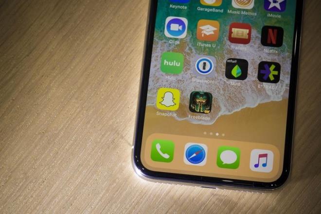 Yetkililer, iPhone zerinde tam bir gvenlik seviyesine erimek iin iletim sistemi gncellemelerinin de vakit kaybetmeden yaplmas gerektiinin altn izdi.