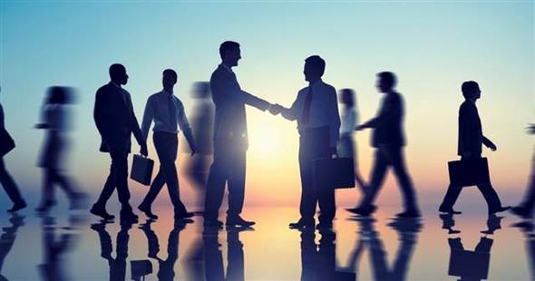 nsan kaynaklar danmanlar, irketlerin 2018 ylnda ie almlarda temkinli bir yaklam sergilemesini bekliyor.    Ancak gelen bilgiler zelikle perakende, salk, eitim, e-ticaret ve hzl tketim sektrlerindeki irketlerin ciddi bir istihdam art planladn gsteriyor.